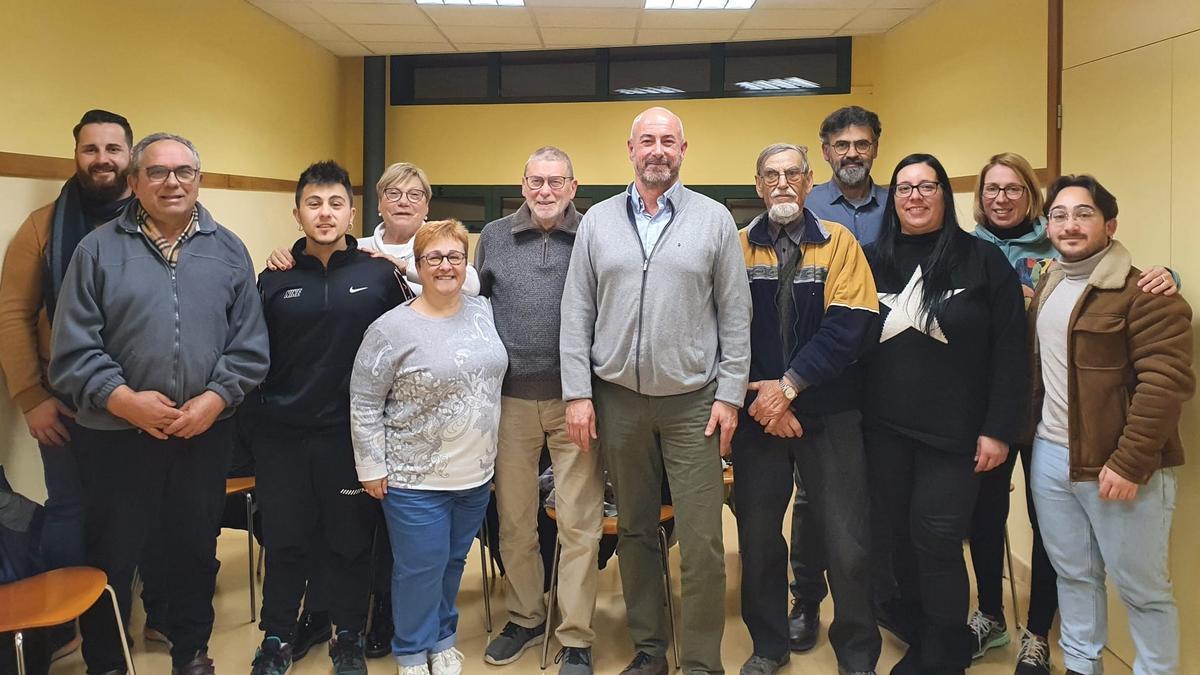 Al centre, l'actual alcalde i candidat d'ERC a l'alcaldia de Bescanó, Xavier Vinyoles, amb companys de la secció local.