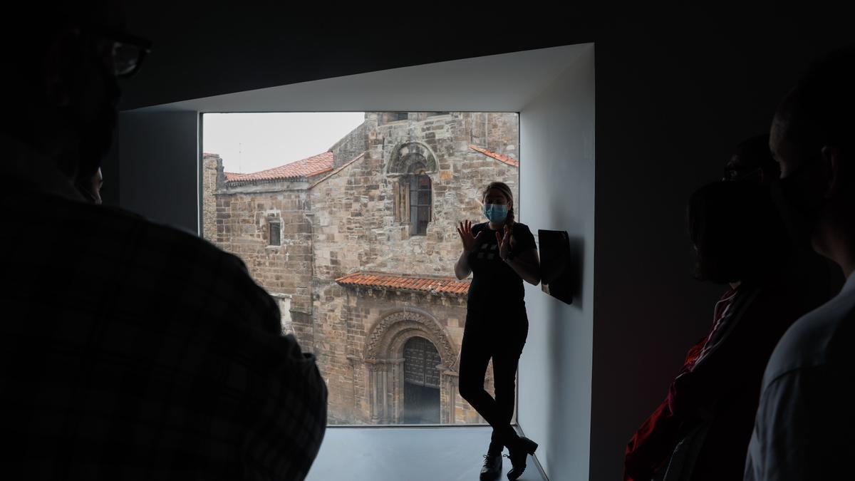 La iglesia de los padres franciscanos, desde el Museo de la Historia Urbana.