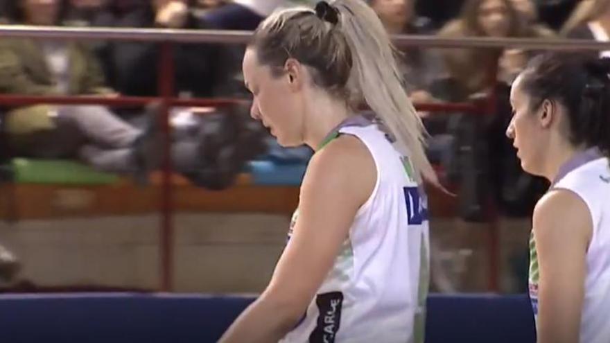 Tess Madgen y Laura Marcos, en el partido de este sábado.