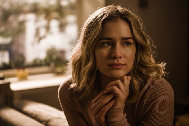 La actriz Elizabeth Lail en 'You'