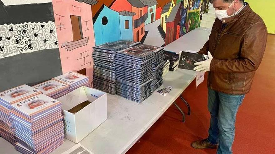 Personal municipal prepara los 3.600 libros que serán distribuidos