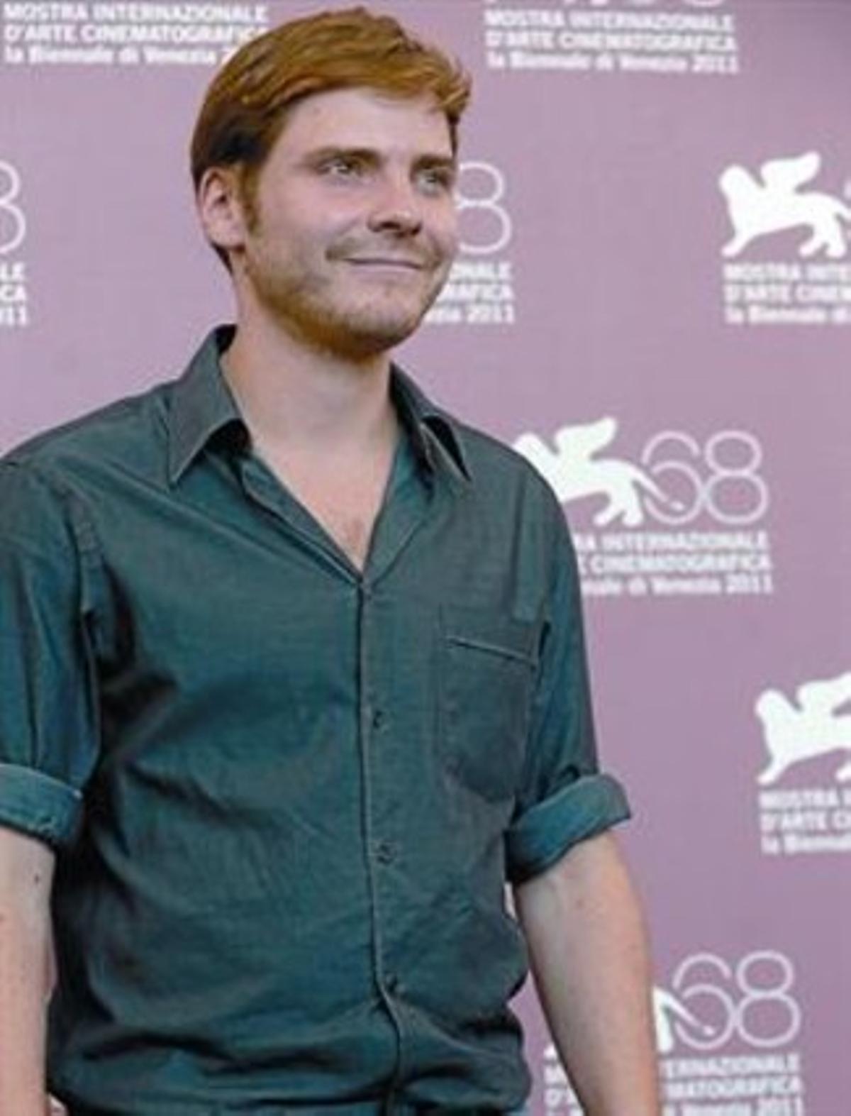 Daniel Brühl, ahir a Venècia, al comparèixer davant dels fotògrafs. Daniel Brühl, ahir a Venècia, al comparèixer davant dels fotògrafs.