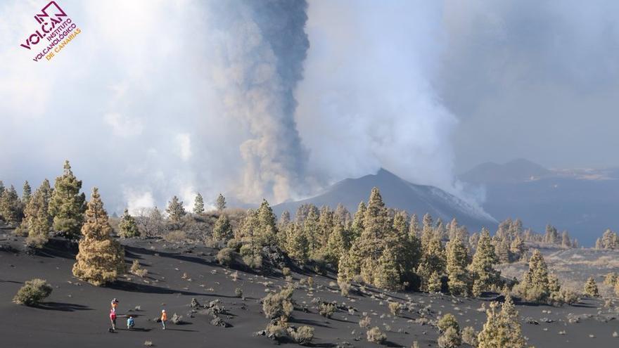 Se mantiene la erupción y emisión de gases del volcán de La Palma