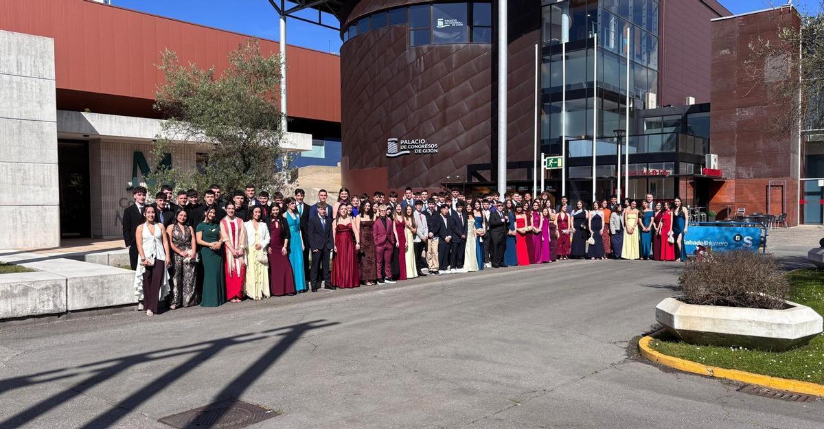 Las graduaciones se intensifican en los institutos de Gijón (en imágenes) Las graduaciones se intensifican en los institutos de Gijón (en imágenes)