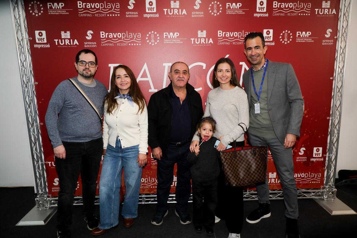 Alcaldes y alcaldesas copan el tercer día de balcón fallero de Levante-EMV