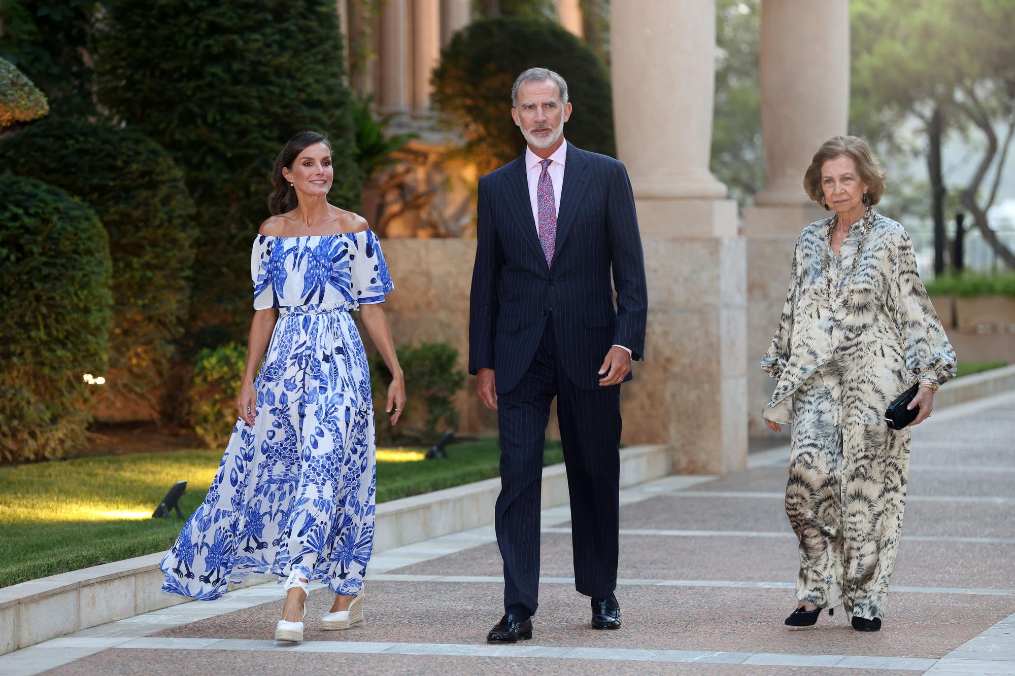 Mira aquí todas las fotos de la visita de los Reyes al Palacio Marivent para recibir a la sociedad balear