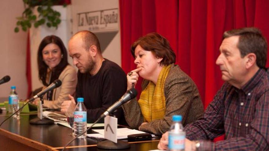 Público asistente al debate electoral, en la Casa de Cultura.