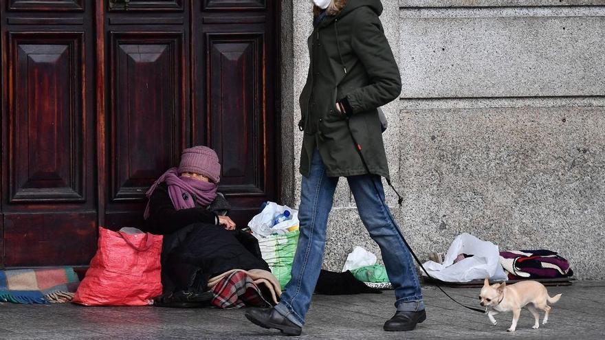 Mujeres y sin hogar: el doble muro de la desigualdad social