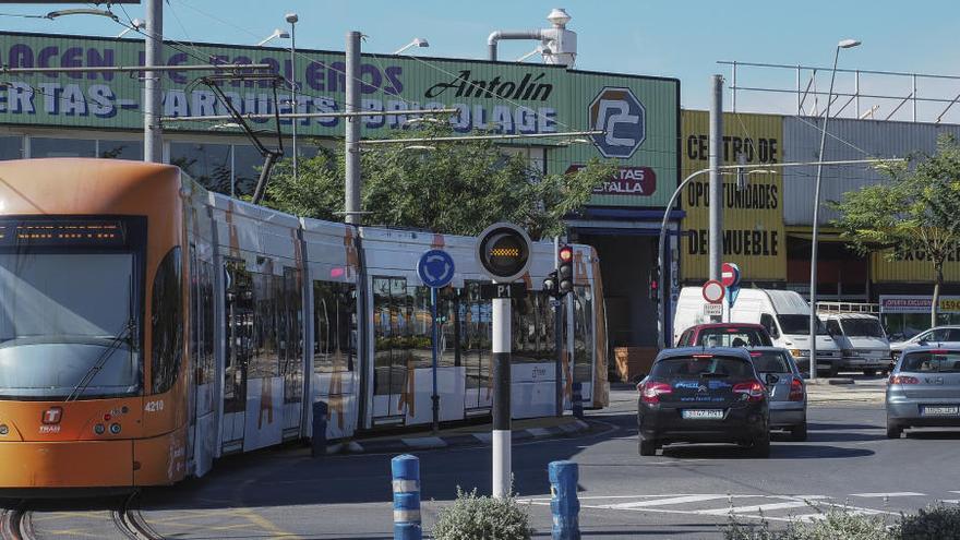 El tranvía de Alicante amplía sus frecuencias hasta las 3 de la madrugada entre el miércoles y el viernes