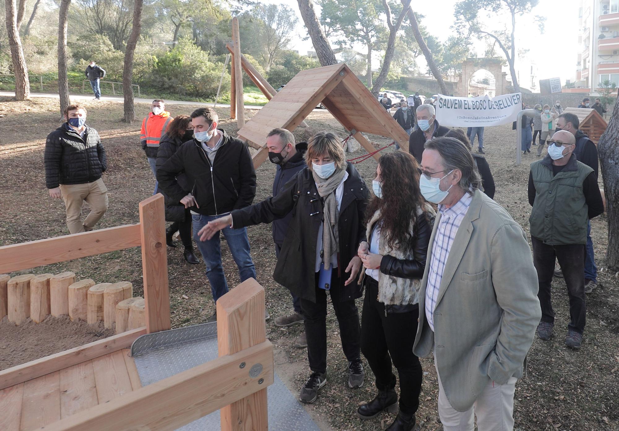 Cort inaugura el parque de aventuras del bosque de Bellver entre protestas vecinales