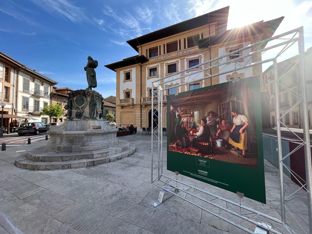 La sidra a través del arte: así es la exposición que toma las calles de Villaviciosa