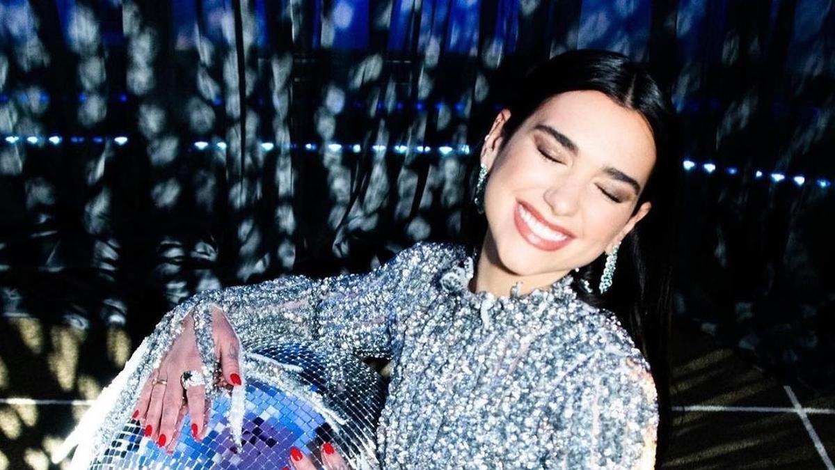 Dua Lipa en la gala solidaria organizada por Elton John tras los Oscar