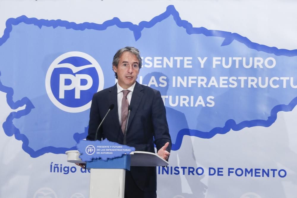 Íñigo de la Serna, Ministro de Fomento, analiza el "Presente y futuro de las infraestructuras en Asturias"