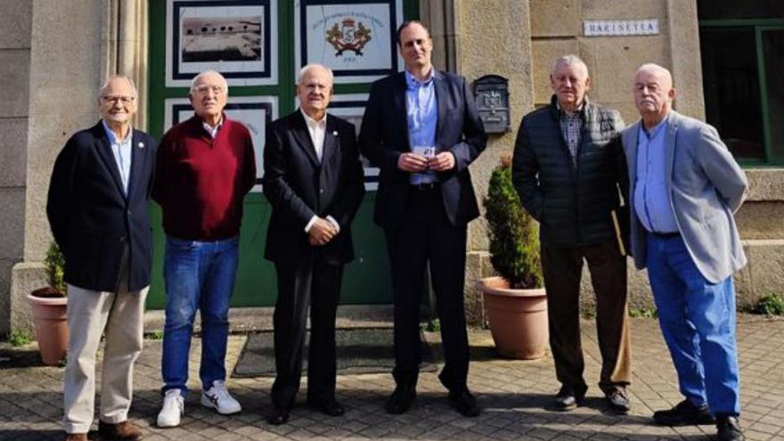 Botana estrecha lazos en Teis con la asociación Marinetea