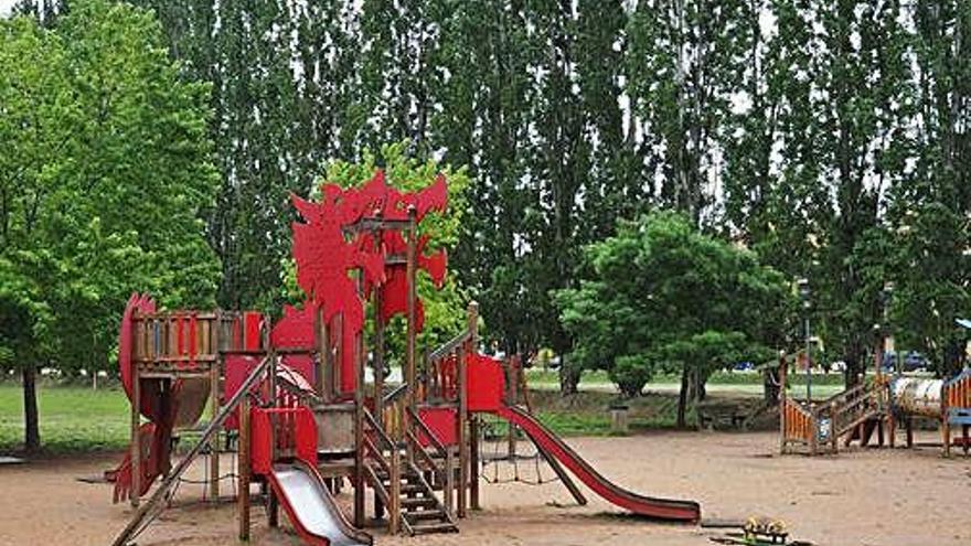 El parc infantil que es remodelarà.