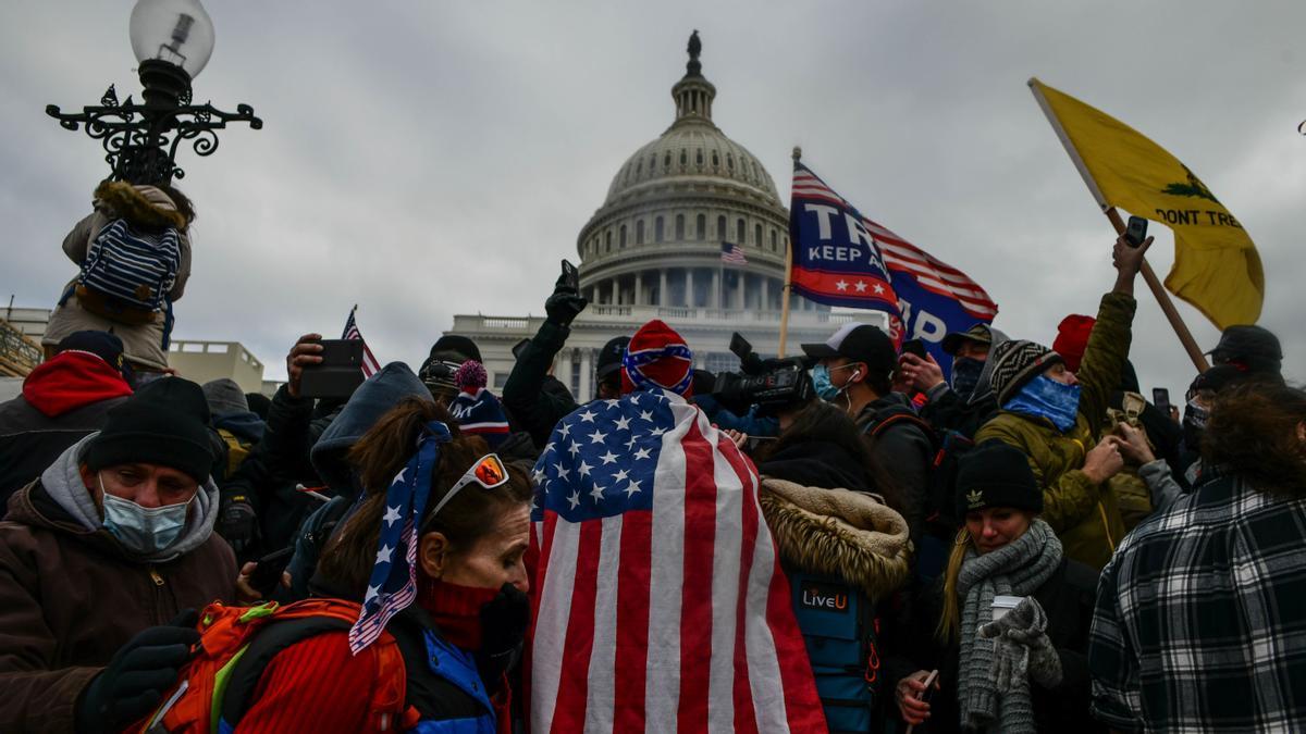 Seguidores de Donald Trump durante el asalto al Capitolio el 6 de enero del año pasado.