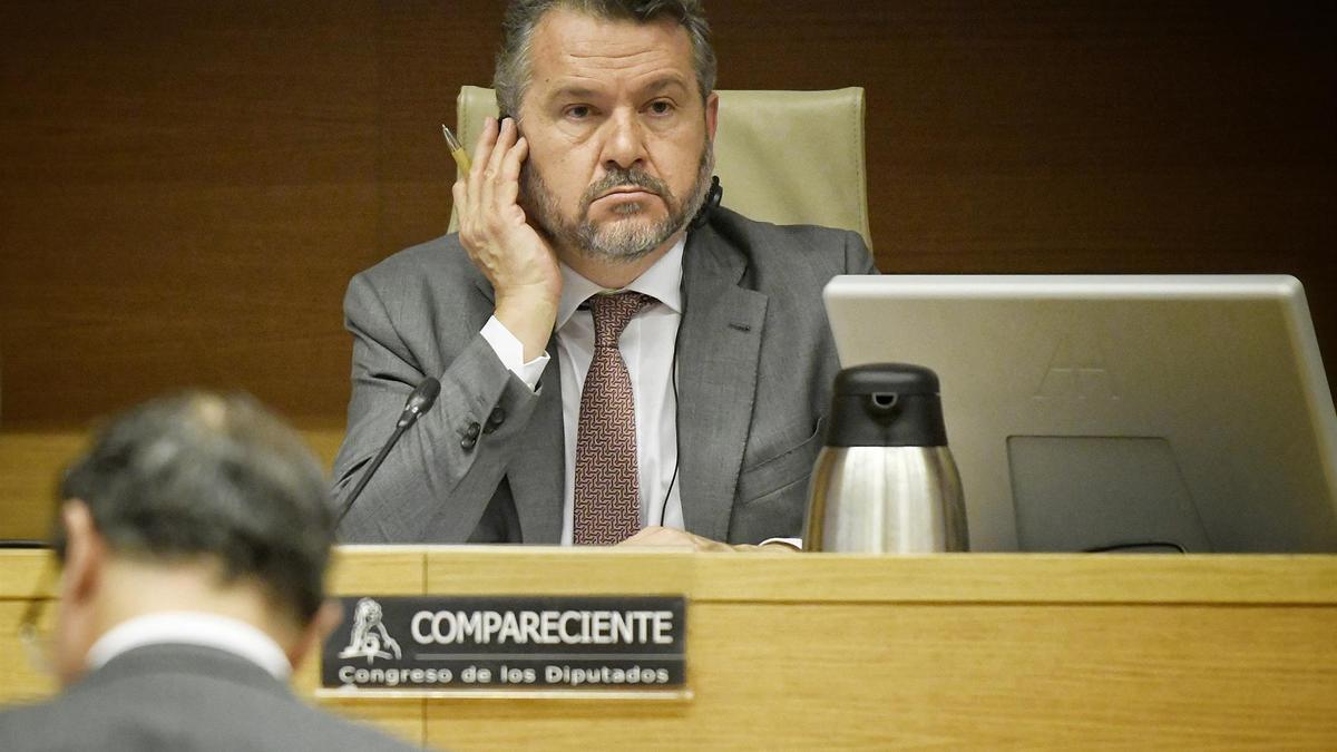 El presidente de la Comisión Nacional de Mercados y Valores (CNMV), Rodrigo Buenaventura, comparece durante la Comisión de Economía, Comercio y Transformación Digital en el Congreso de los Diputados, a 8 de octubre de 2024, en Madrid (España).