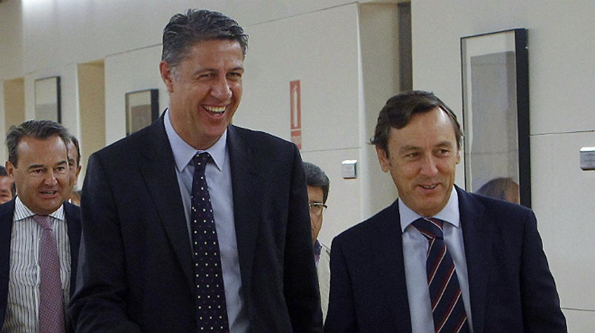 El candidat popular a la Presidència de la Generalitat, Xavier García Albiol, acompanyat pel portaveu parlamentari del PP, Rafael Hernando, aquest dimarts.
