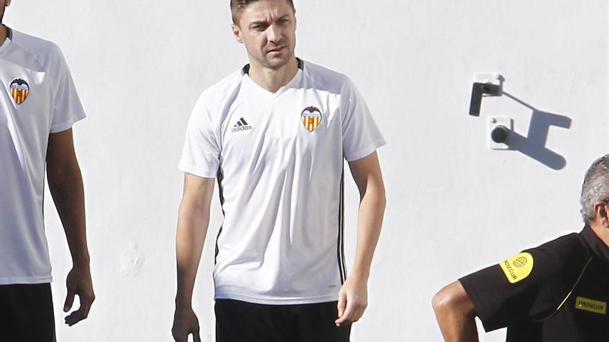 Siqueira: &quot;Es una vergüenza que en el Valencia me dijeran que tenía que dejar el fútbol&quot;