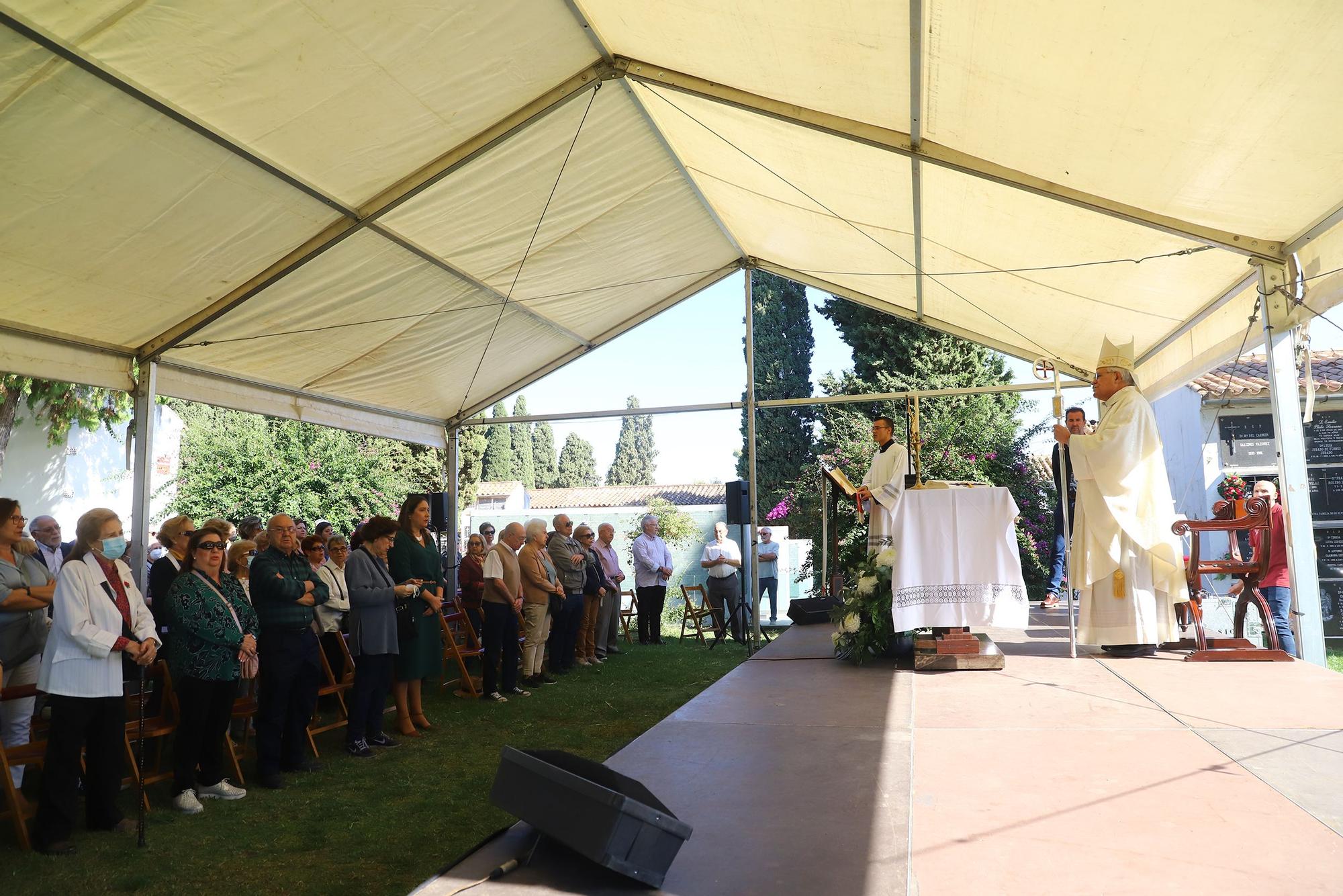 Los cementerios cordobeses cobran vida por el día de Todos los Santos