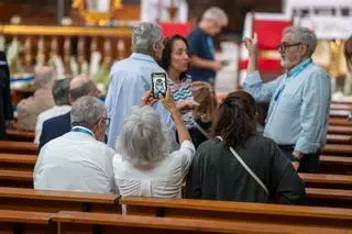 Ambiente interior en la parroquia de Sant Agustí por la visita del Papa León XIV