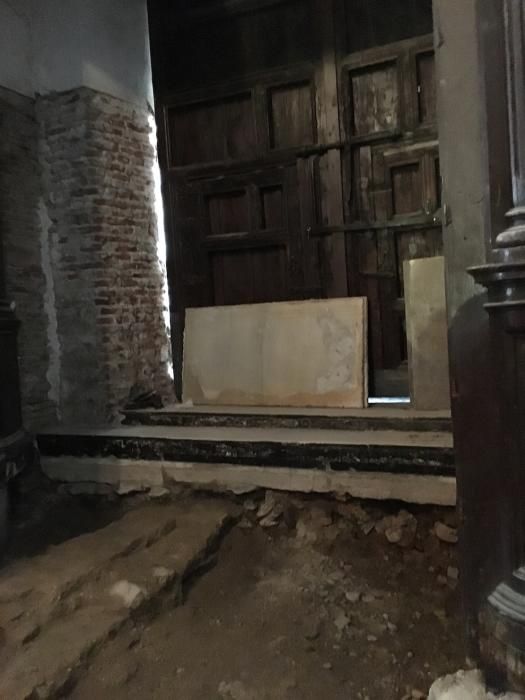 Visita a las obras del interior de la iglesia de Santiago