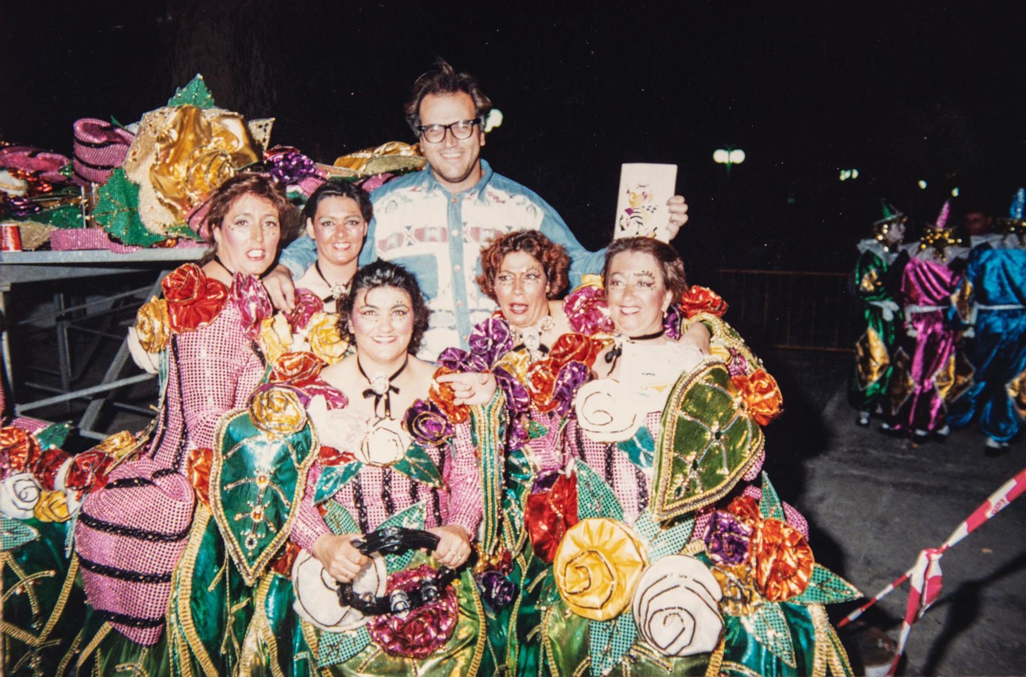 Una exposición en Arrecife conmemora los 40 años de Las Revoltosas, la primera murga de mujeres de España