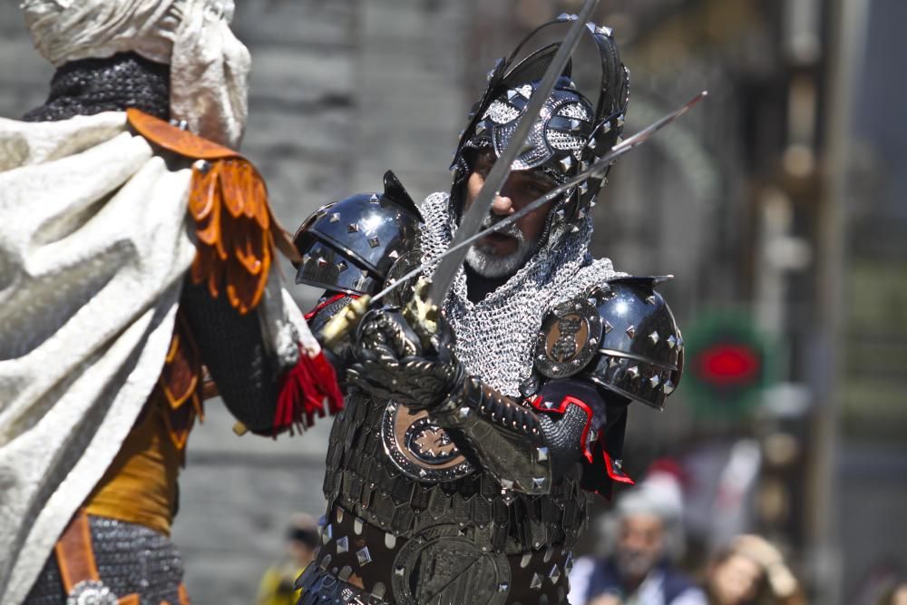 Dos espectaculares y ruidosas batallas transportan a Alcoy al lejano año de 1276