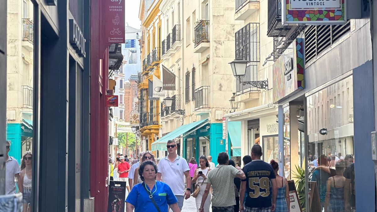 La Calle San Eloy llena de visitantes a lo largo de la mañana.