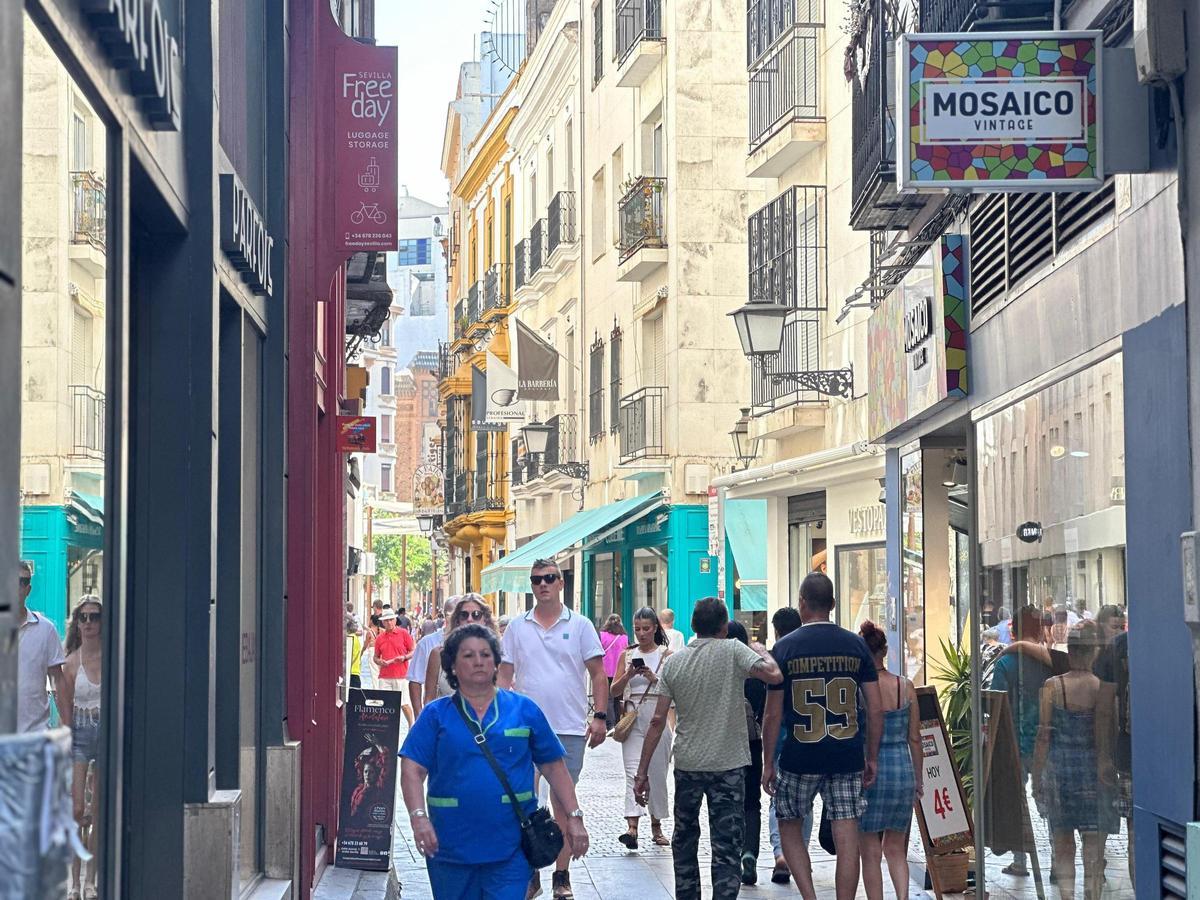 La Calle San Eloy llena de visitantes a lo largo de la mañana.