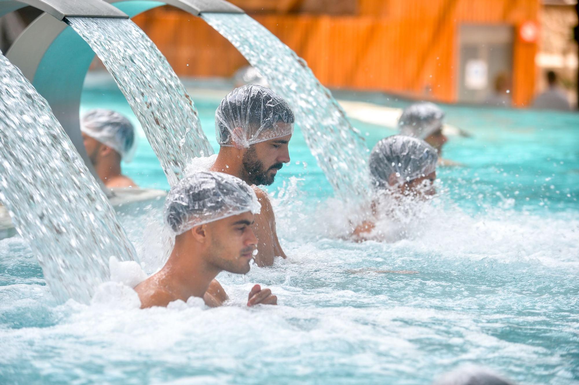 La plantilla de la UD Las Palmas en el Thalasso de Gloria Palace San Agustín