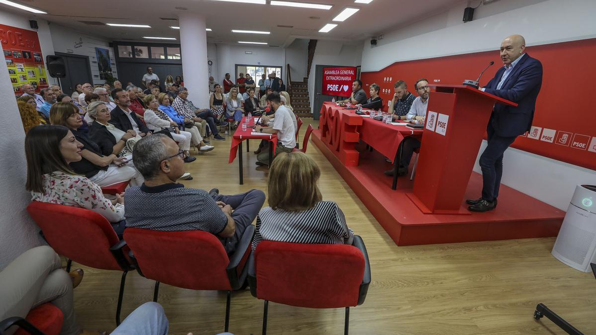 Asamblea del PSOE en Elche para proponer candidatura al Congreso y Senado