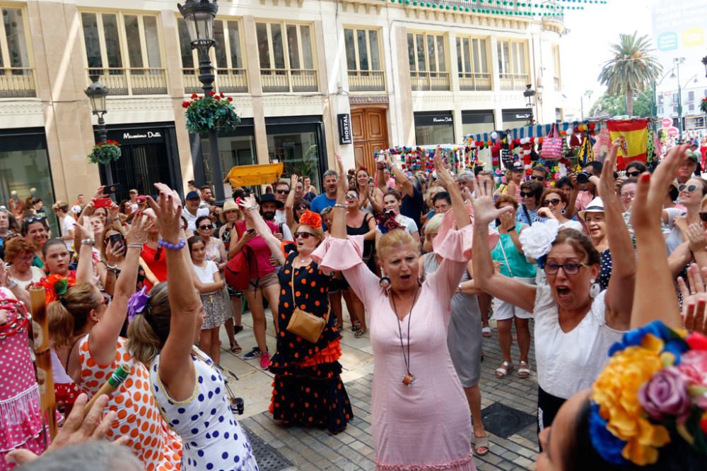 La Feria de Málaga cumple una semana de fiesta. Este miércoles, a pesar de los cielos encapotados y la sensación de bochorno, miles de personas se divierten por las calle del Centro Histórico de Málaga, en un ambiente quizá algo más desahogado de gente que otros días