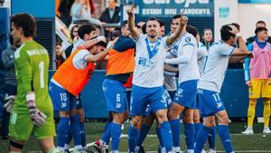 El Europa se impuso con autoridad ante el Lleida Esportiu, líder de la competición