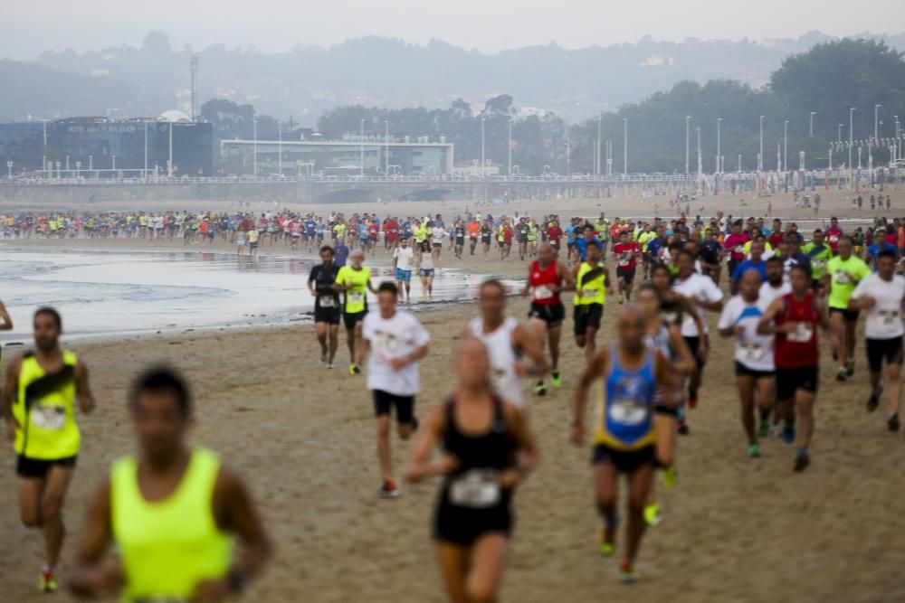 Carrera nocturna por la Playa de San Lorenzo - La Nueva España