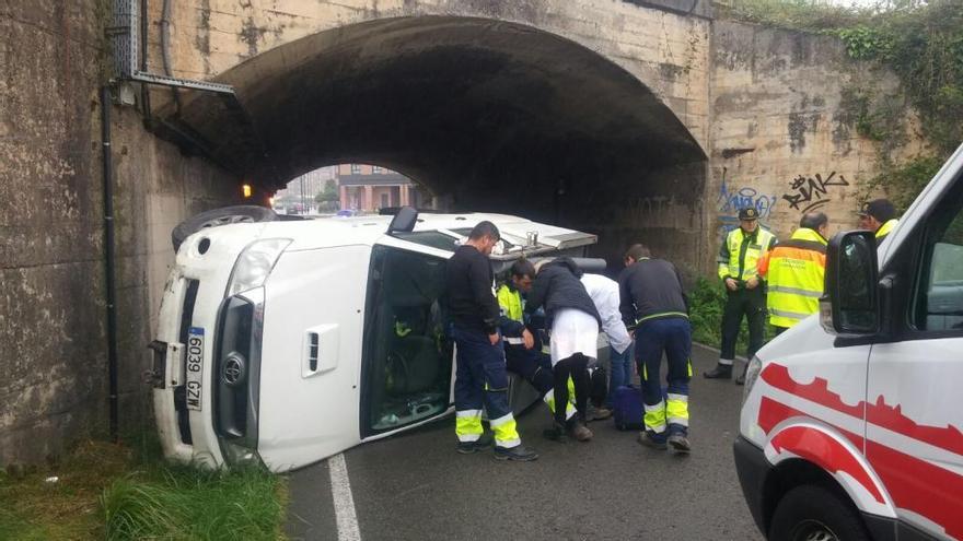 Un operario herido en un accidente en Lugones