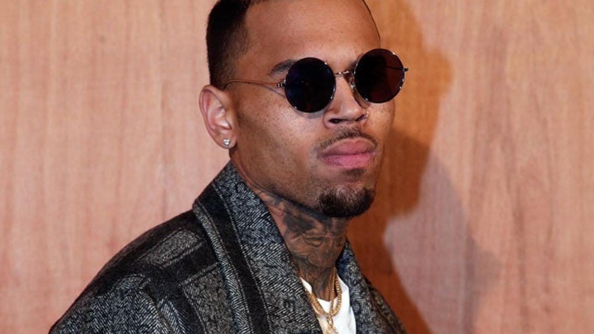 Chris Brown se queja de quienes lo odian por agredir a Rihanna: “Besadme el culo”