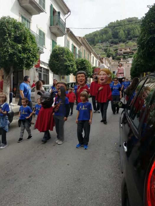 Los cabezudos desfilan en Bunyola