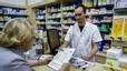 Ni cúter ni cinta adhesiva per enganxar el cartró dels medic