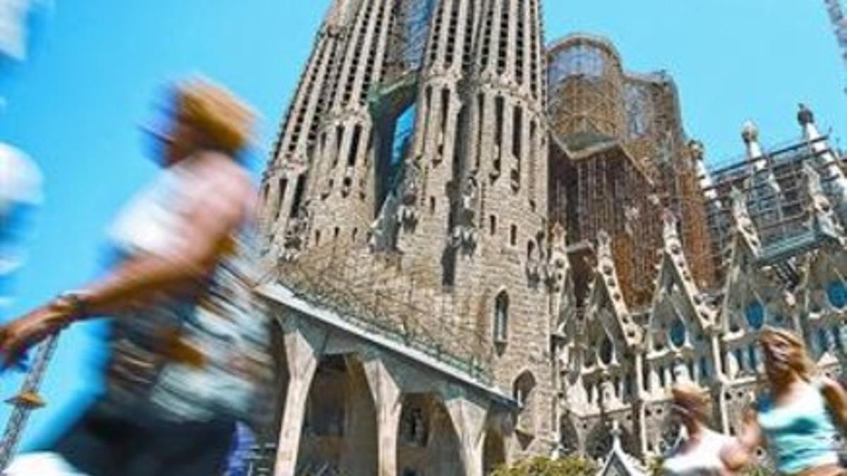 Turistas ante el templo de la Sagrada Família, el pasado 3 de agosto.