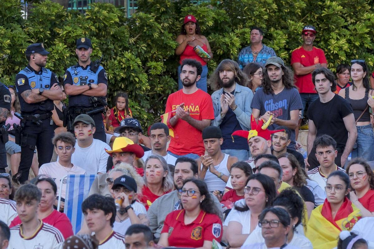 Ambiente del España-Bélgica de cuartos de final del Mundial 2026 en Plaza Don Benito Ambiente del España-Bélgica de cuartos de final del Mundial 2026 en Plaza Don Benito