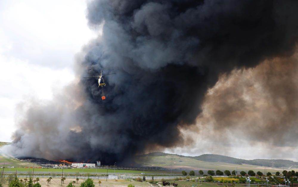 Incendio en un cementerio de neumáticos de Seseña