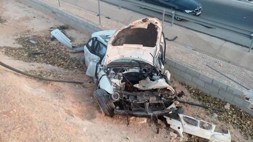 Fallece un conductor de 21 años en un accidente al perder el control de su coche