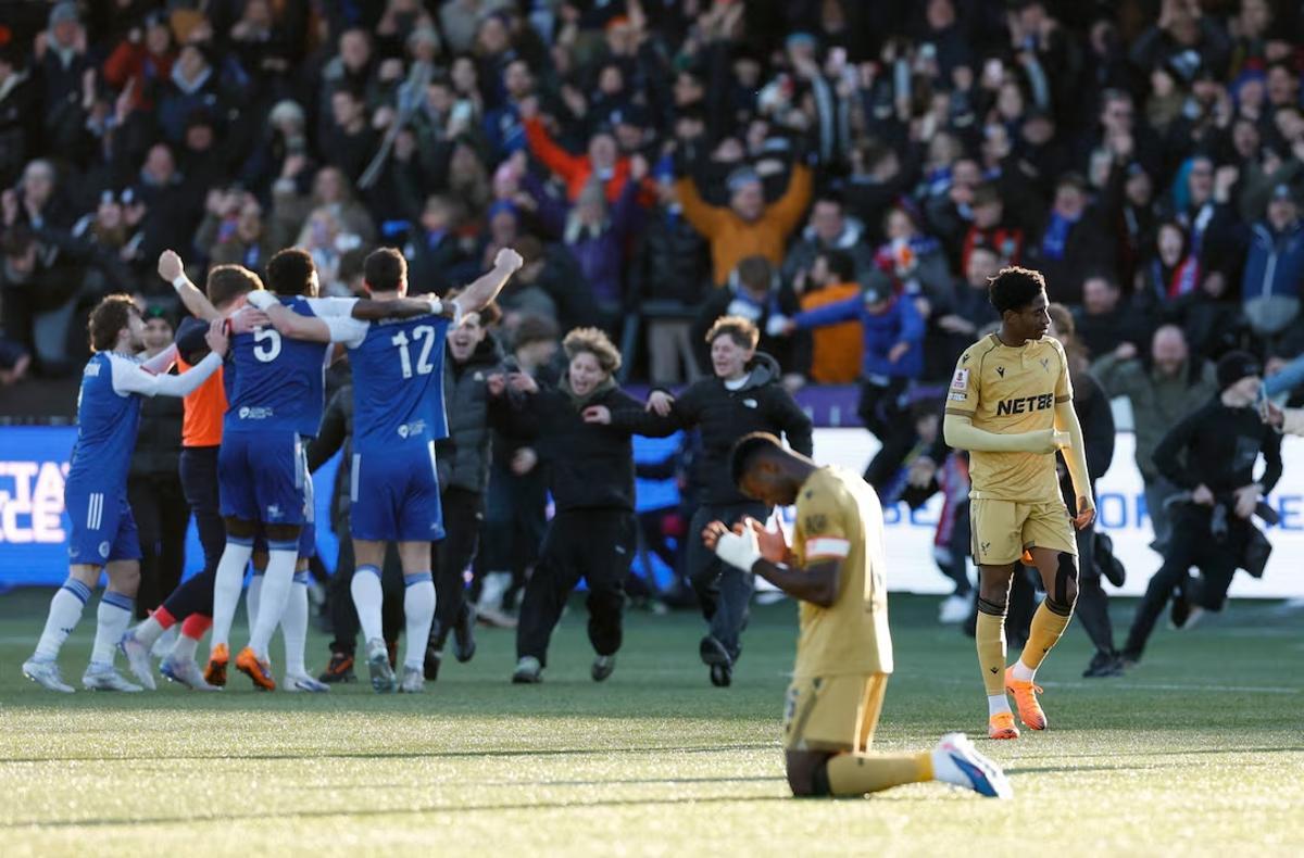 El Macclesfield celebra el histórico triunfo en la FA Cup
