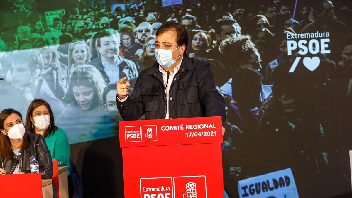 Guillermo Fernández Vara esta mañana en el comité regional del PSOE.