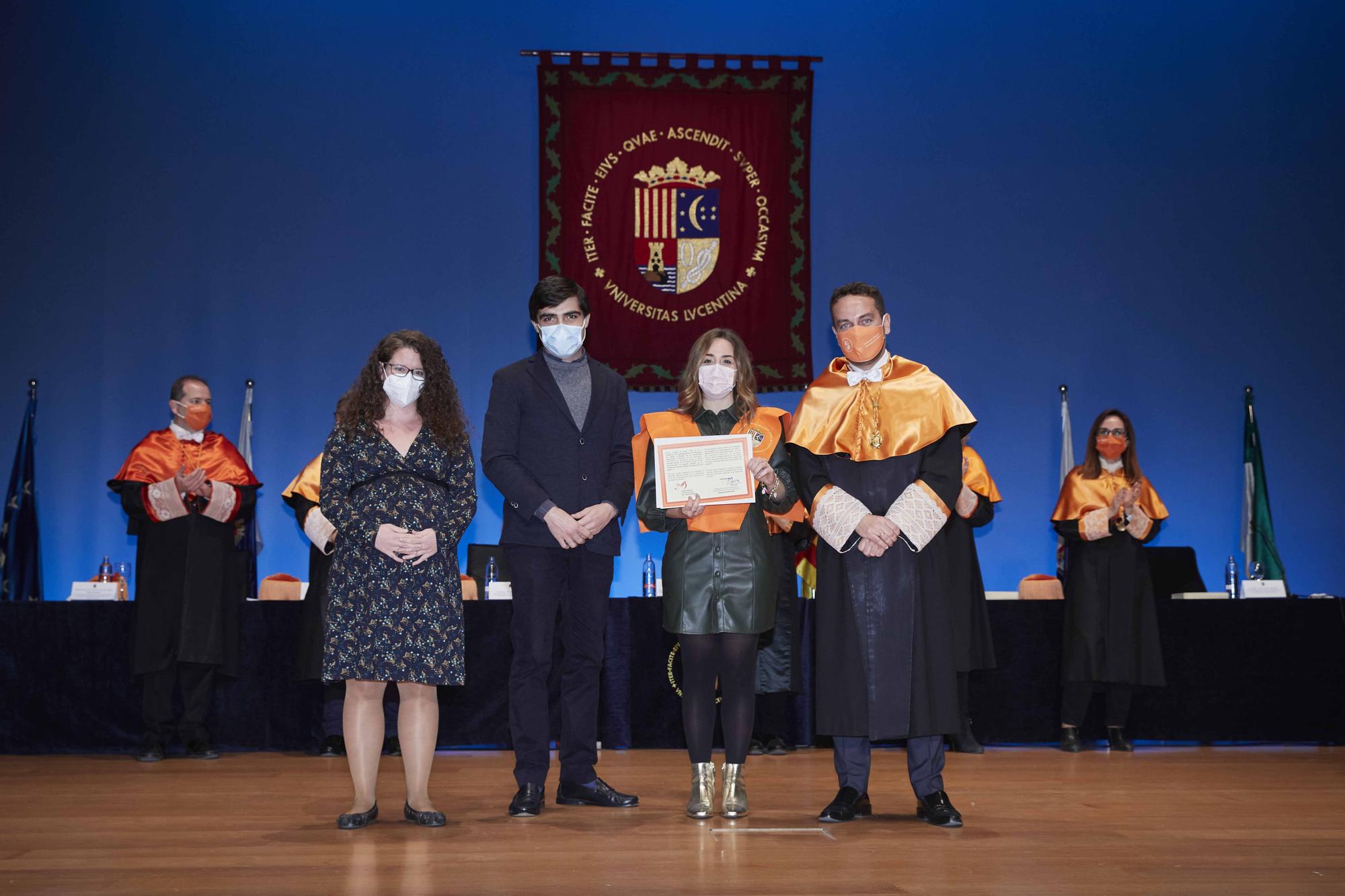 Acto de graduación de los estudiantes que han finalizado sus estudios en los grados en Publicidad y Relaciones Públicas, Trabajo Social, Sociología y en los másteres universitarios en Comunicación e Industrias Creativas, Innovación Social y Dinámicas de Cambio y Comunicación Digital.