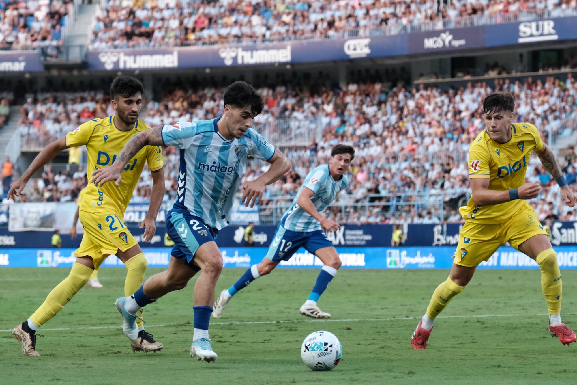 Imágenes del partido Málaga - Cádiz de LaLiga Hypermotion en La Rosaleda