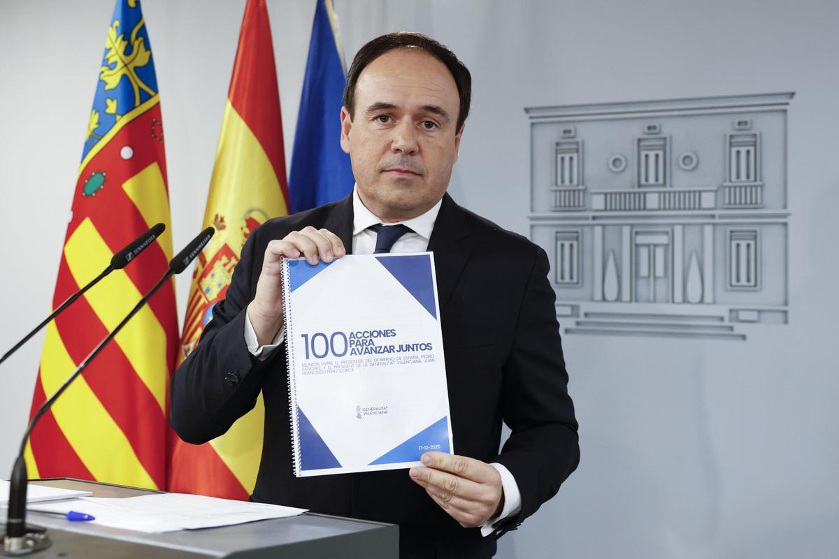 Pérez Llorca, con el cuaderno de cien peticiones