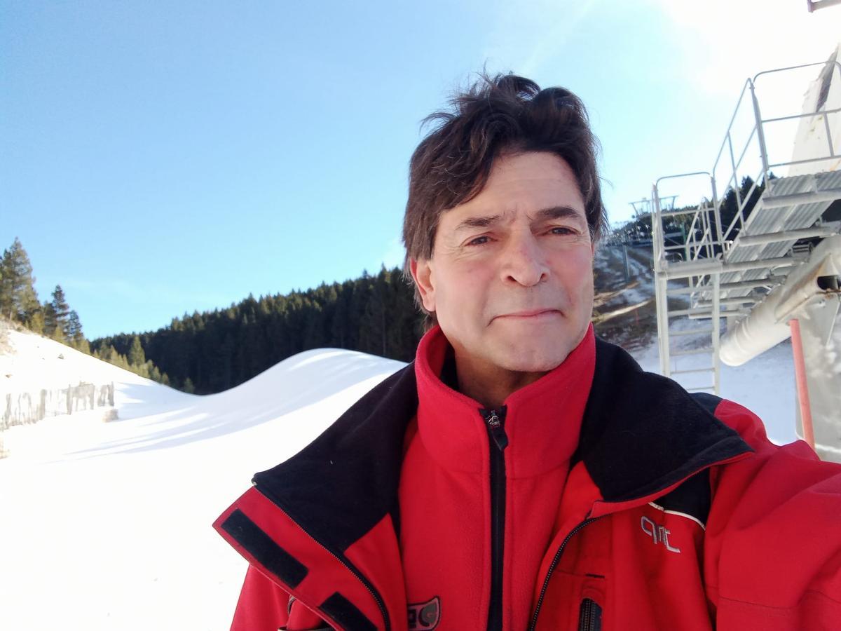 El director de Port del Comte,  Albert Estella, aquest pont a l'estació