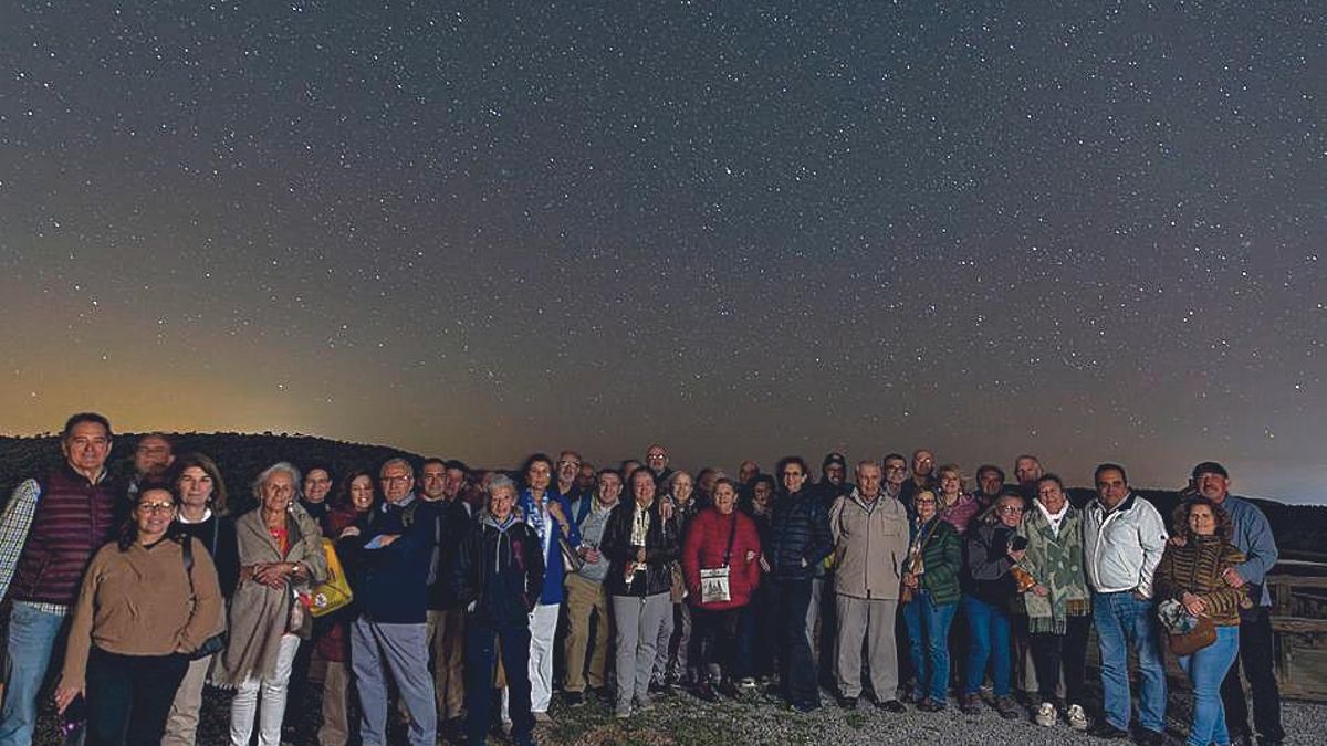 Una actividad nocturna en la 12ª asamblea de la Federación Andaluza del Camino, en Villaharta (28 de abril).